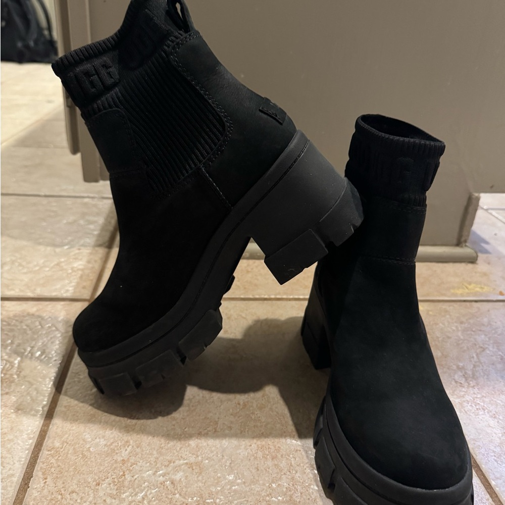 UGG Brooklyn Moxy Chelsea Boots